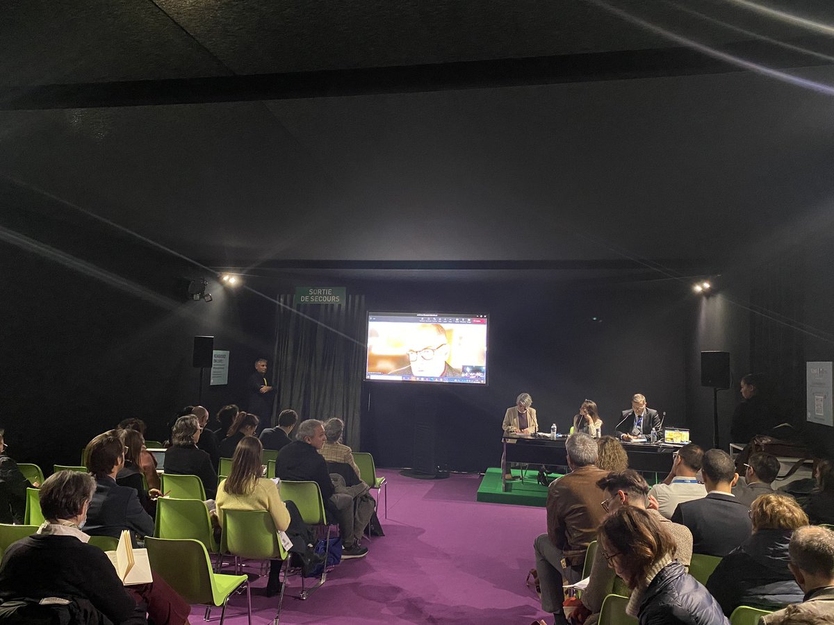 reseau_canope's tweet photo. 🗣 @jmmer : Au delà des enjeux liés à l’#EMI, et pour répondre aux enjeux concurrentiels, les #webradios sont par exemple une source d’épanouissement pour les #eleves, et une porte vers le dialogue avec les #parents. https://t.co/84fUo4C5rT