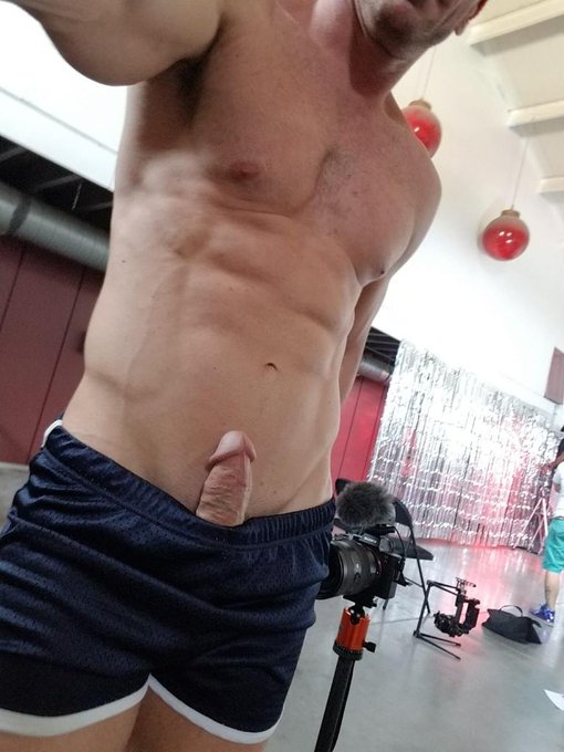 On set today https://t.co/i2KQIB0u65<a href="/tag/thirsttrapthursday"class="tags"><span>#thirsttrapthursday</span></a>