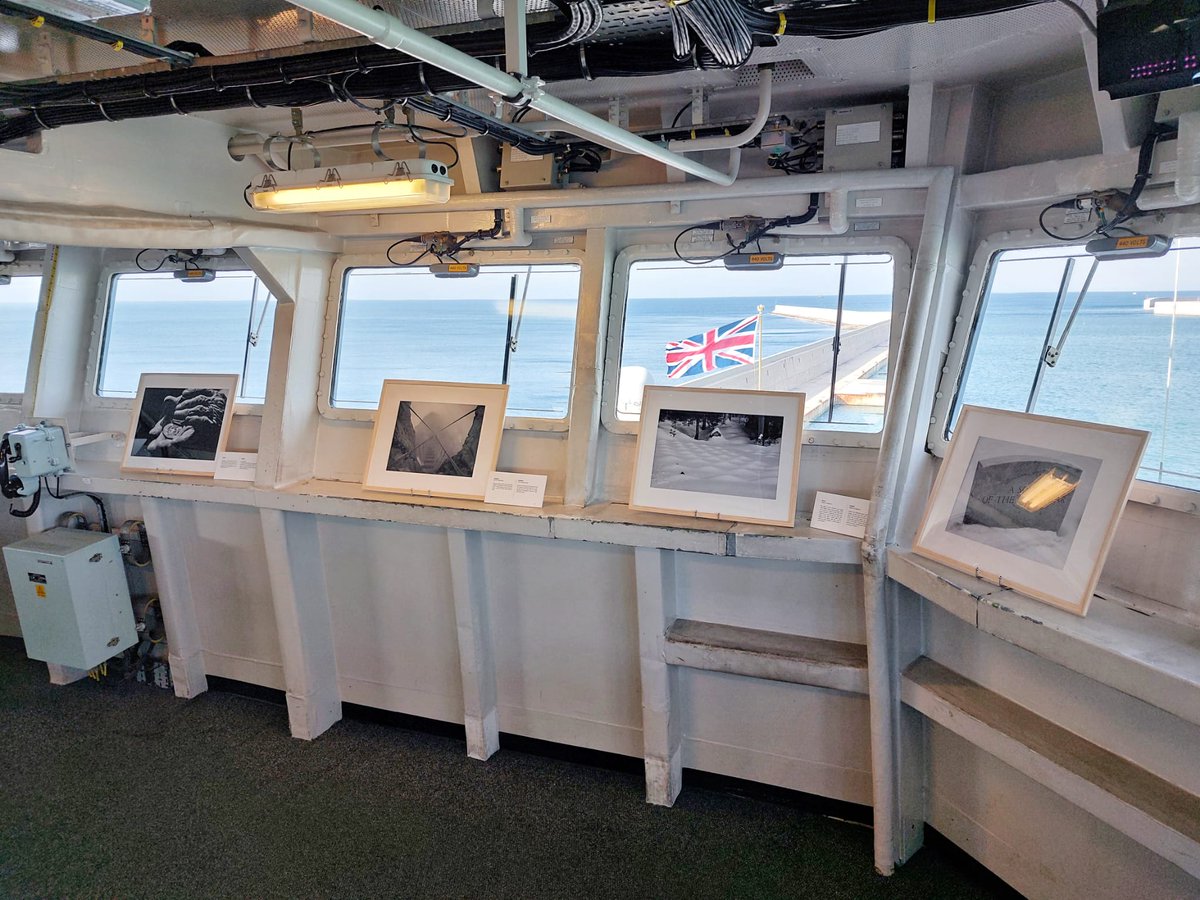 PropellerClubMi's tweet photo. Il nostro consigliere Alessio Franconi in visita alla HMS Albion della Royal Navy con alcuni scatti del reportage #SiCombattevaQui da noi patrocinato. Oggi vi salutiamo dal Porto di Civitavecchia. @UKinItaly @UKDefenceItaly https://t.co/z671RIdZiw
