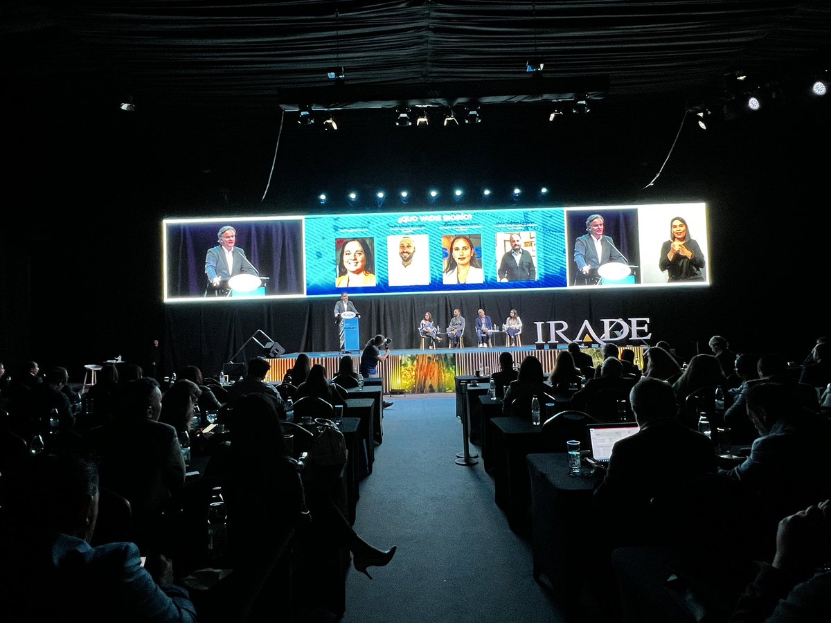 Comenzó el bloque " ¿Quo vadis
Biobío?" junto a Helen Martin, Martin Andrade, Macarena Cepeda y Michel Esquerré.

Transmisión irade.cl

#Erede2022