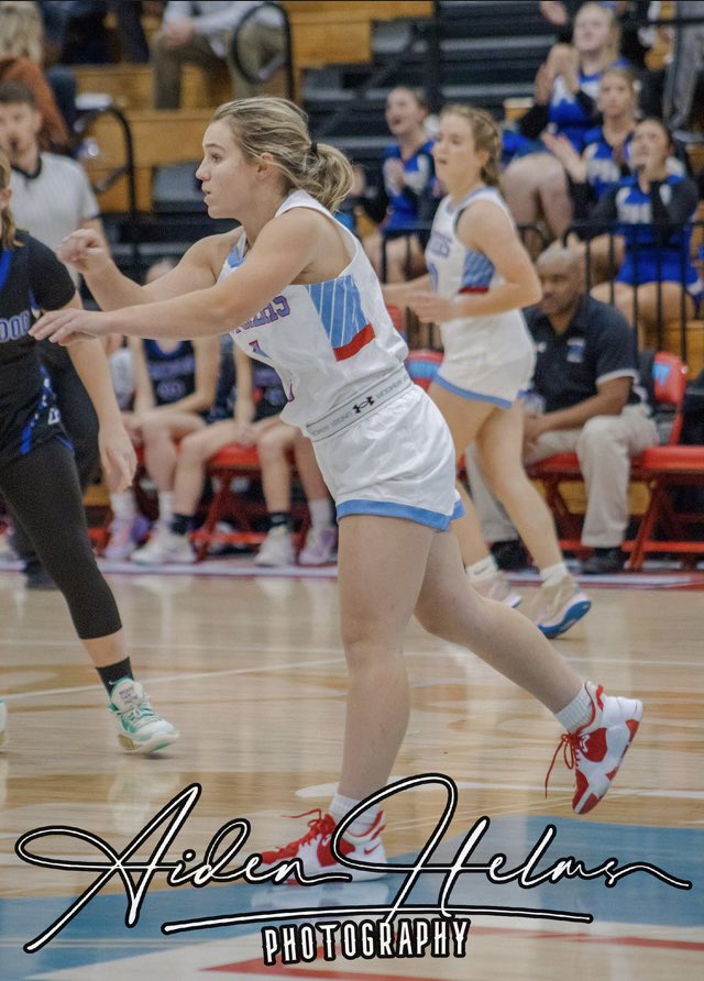 EmmaRushing26's tweet photo. So thankful to have the opportunity to play this sport! couldn’t ask for a better family to play with!❤️ @CoachBrooksPHS https://t.co/ddq1oxvlTL