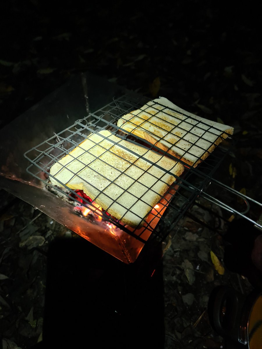 ExplorersMud's tweet photo. We love having a fire when we can, especially at this time of year.. *That feeling when you're staring in the flames* + snacks on the fire = even better!
#forestschool #mudpieexplorers #mudpies #bristollife #bristolkids #bristoleducation #forestschooliscool #firecooking #firefood https://t.co/4pqGPrN5Py