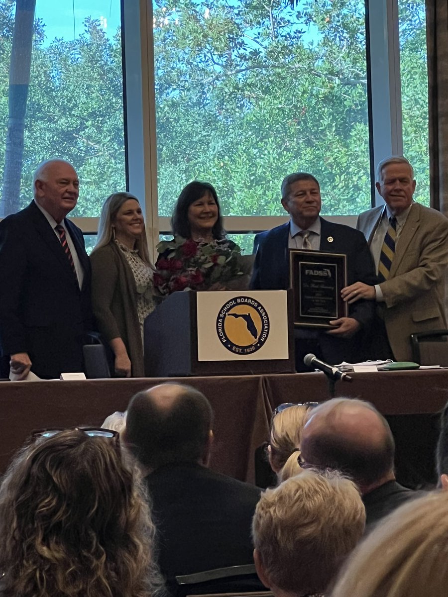 conklin4kids's tweet photo. Great start to @FSBAAndrea #FSBA2022 /@PublicSchoolSup Conference. Congrats to @PutnamSchoolsFL Super Surrency of Superintendent of the Year! Keynote @SaritaMaybin sharing much needed advice on positive communications! #fsba https://t.co/rwJoBjxLKa