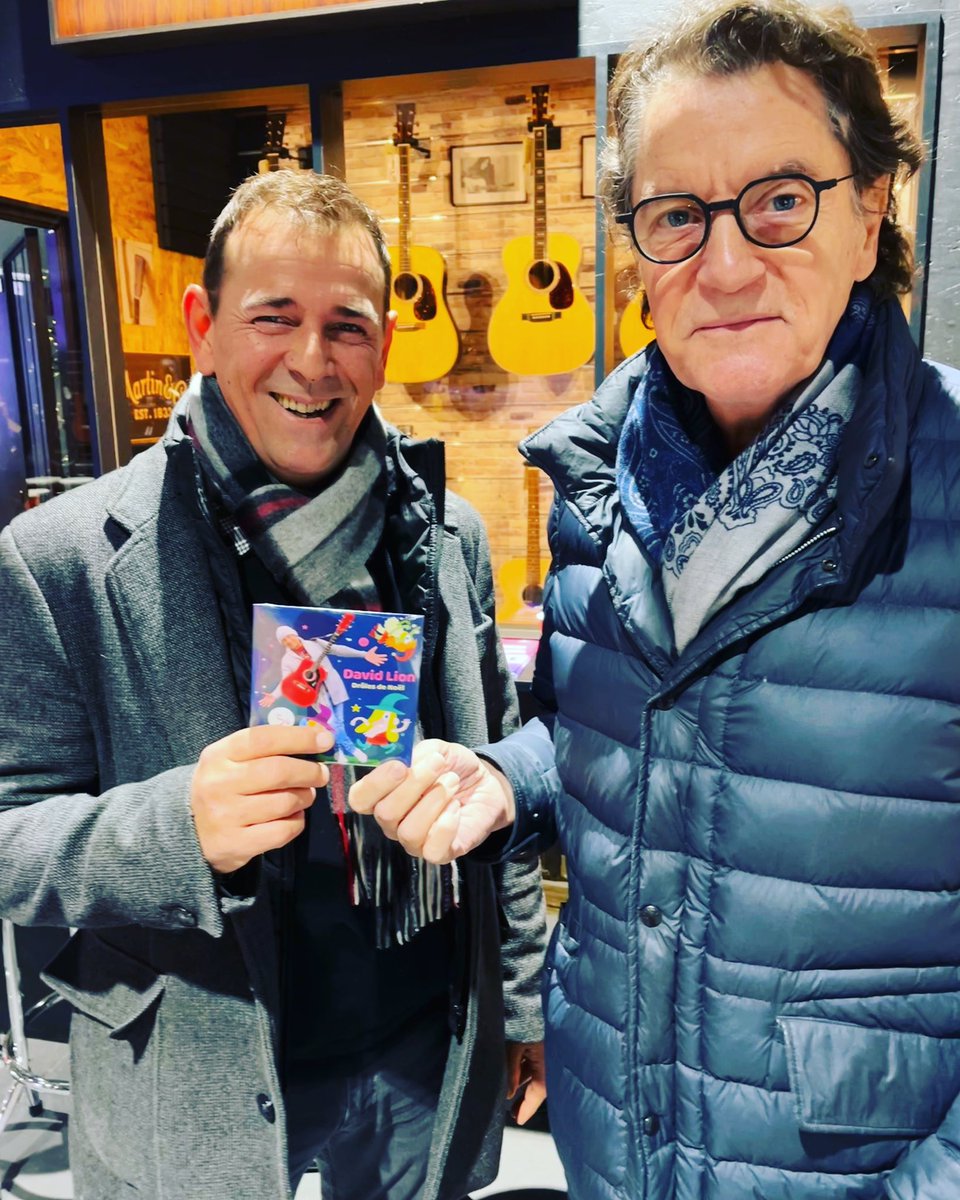 #promo #drolesdenoel Un grand merci à #franciscabrel pour ce moment chez Macca Music !#lotetgaronne #power ! #Noel #ideecadeau #ep #cinqpetitslutins #lastuvu #chanson #noel2022