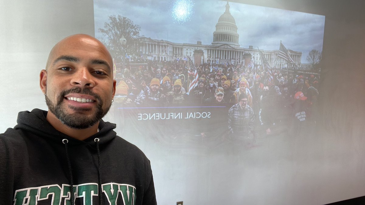 Always enjoy my lecture on #SocialPsych. Educating on concepts like Group Polarization, Deindividuation, Social Contagion, and Risky Shift are easier with identifiable real-world applications. #AcademicTwitter #TheMoreYouKnow