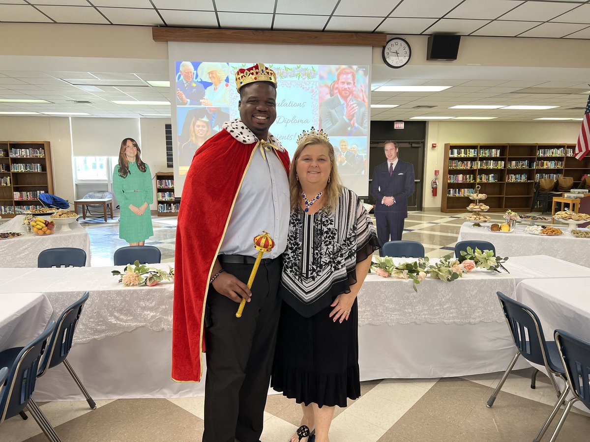 It’s just about time for the big event. The King and the Queen have arrived. AICE diploma ceremony loading next … @licatap @SommerPBCSD <a href="/Ed_Tierney1/">Ed_Tierney</a>