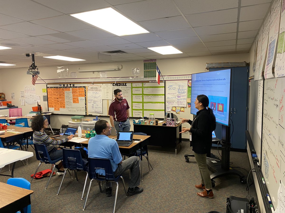 MrVillatoro6's tweet image. Saw familiar faces at our Cyber Security presentation for Adult education and literacy classes. We love serving our @IrvingISD parents and families! 💻🤗 #IISDTECH @IISDTechService @YurikoDeLeon5