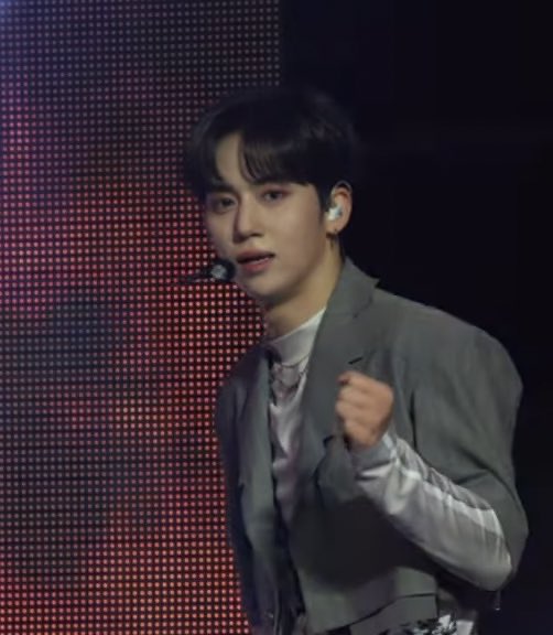 adorable_1028's tweet photo. 이남자의꼬옥쥔주먹까지사랑한다면........ https://t.co/TCThj95nqA
