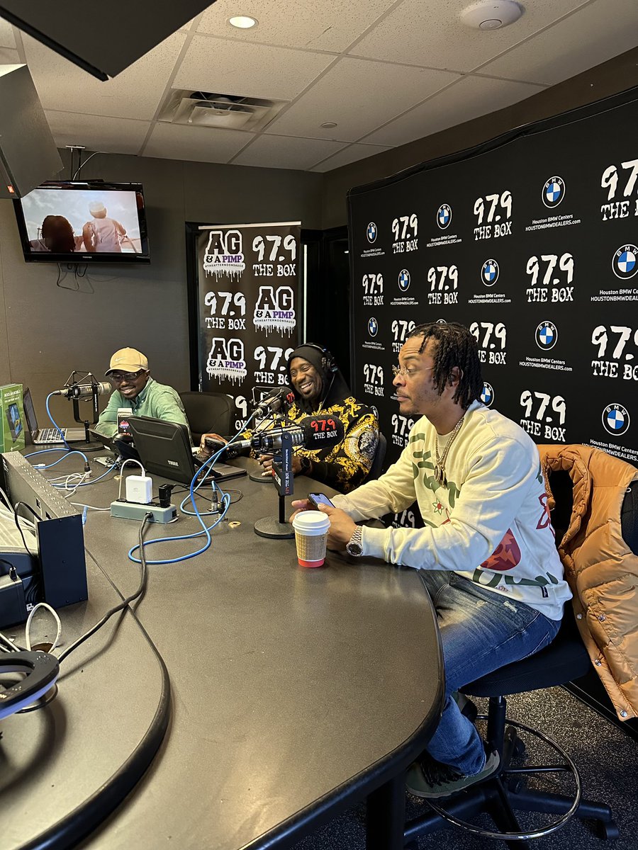 Tip's tweet image. tune in. I’m on with @979TheBox 🔥