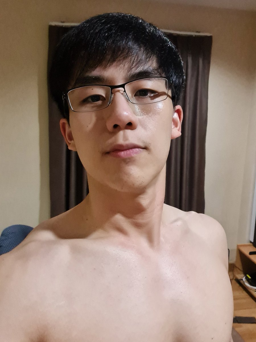 Kornphong_S's tweet photo. เปลี่ยนแว่นน
พอเป็นไอ่ต้าวแว่นได้ไหม😂 https://t.co/0NmqT2MutU