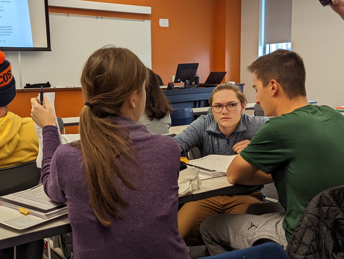 DrMalesMathEd's tweet photo. Mr Sumrall begins to support students in considering exponential functions as a model for population growth since the value of the derivative is directly proportional to the value of the function. @unltlte @UNL_CEHS #functions #modeling #proportionality #derivatives #mathedswag https://t.co/FolMdTn4Kp