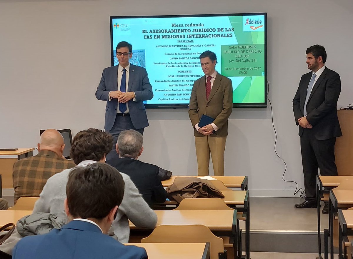 adalede1's tweet photo. Mesa redonda "El asesoramiento jurídico de las Fuerzas Armadas ​​​​​​​en las misiones internacionales" a cargo de tres jóvenes oficiales pertenecientes al Cuerpo Jurídico Militar, Facultad de Derecho de la Universidad CEU-San Pablo @USPCEU #juridicas #derecho #Defensa https://t.co/KEs6Q7CxtK
