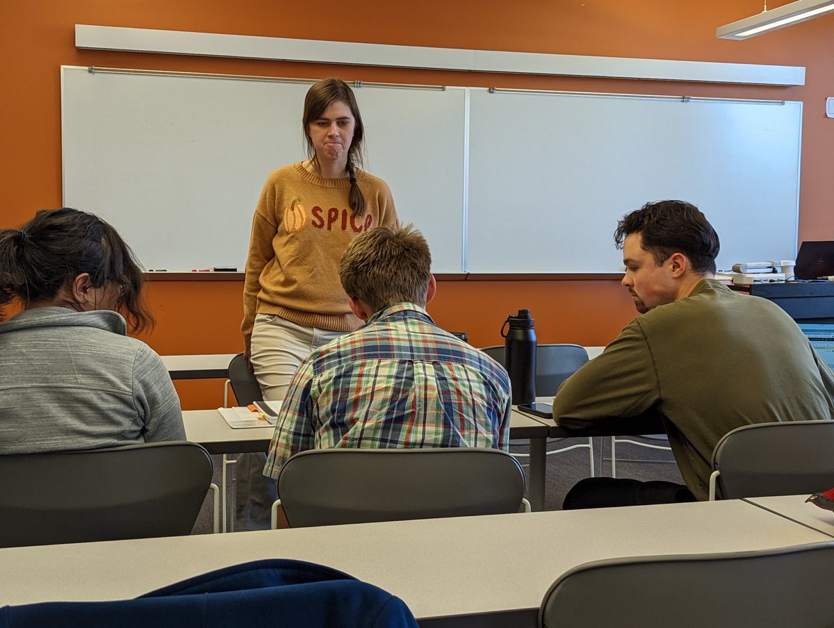 DrMalesMathEd's tweet photo. Ms Williams builds on last lesson by eliciting &amp; discussing students’ observations, supporting their continuing understanding of why an exponential function is a good model for population growth. @unltlte @UNL_CEHS #functions #modeling #proportionality #derivatives #mathedswag https://t.co/dxuBg67t20