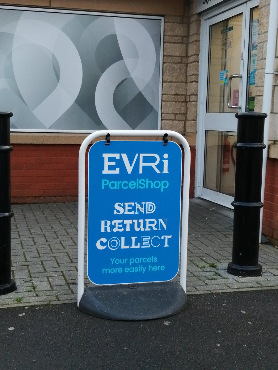 Webbeye's tweet photo. @evri_parcel Would be nice if you answer your phone! So we could have some labels to send parcels please! https://t.co/C0AvnQMIug