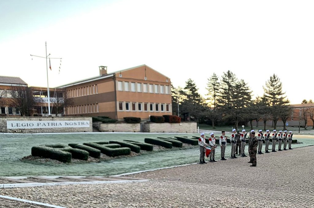 COM_EALAT's tweet image. J'étais au #2REG sur un exercice chef de patrouille qui permet également aux unités de l'@armeedeterre de mieux appréhender les contraintes spécifiques du combat en vol en faisant face aux difficultés tactique (ENI/blessés) LOG (coordination/carburant) &amp;amp; technique (pannes/radios)