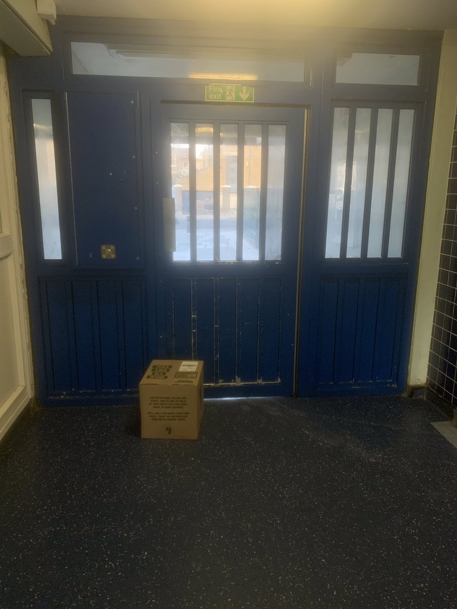 imAllanThompson's tweet image. This is @DPDgroup_news  approach to “we take a more personal approach to parcel delivery” 

Delivery left in the lift area in a block of flats with 9 floors. Buzz the intercom then dump the box and go. @MuscleFoodUK I think it’s time for a new delivery partner. 

#deliveryfail