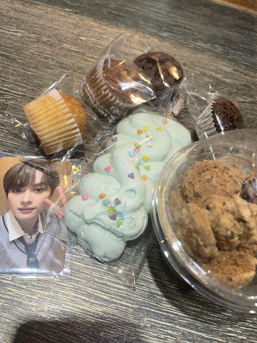 good_rice1025's tweet photo. @One_baking  이벤트 후기💕💕💕💕일단 너무너무 맛있구…예뻐서 먹기 아까웠어요 ㅠㅠㅠㅠㅠㅠ 같이 온 민호 포카도 너무 예쁘고 잘 간직하겠습니다💕💕💕 진짜 너무 감사드려요💓💓💓💓 https://t.co/NxaxqofBF5