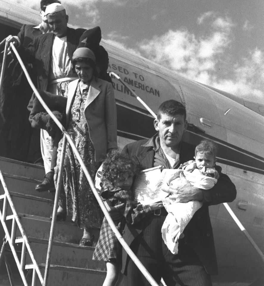 الصورة للاجئين يهود من العراق لدى وصولهم إلى إسرائيل عام 1950.
أكثر من 850 ألف لاجئ يهودي تم...
