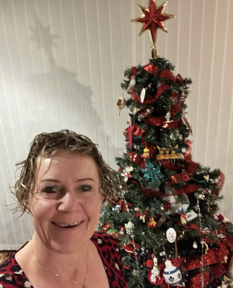 Well winter 🥶 has arrived and it’s came with an attitude,lol.

Best place to be is inside enjoying my Christmas 🎄 tree 🌳 and wrapping gifts 🎁 later today