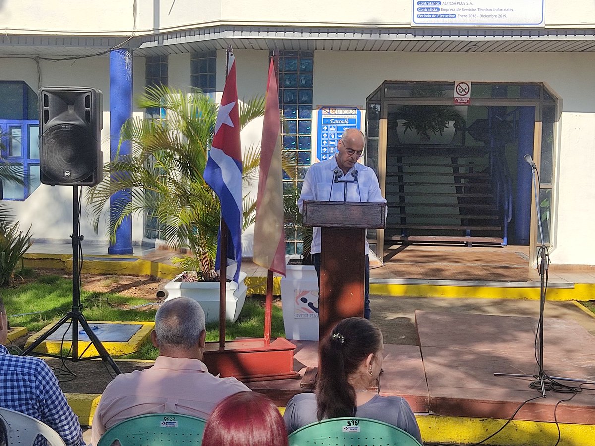 SolMayelin's tweet photo. ➡️#AlficsaPlus S.A d #Cienfuegos celebró el tercer año d su reanudación como empresa mixta 🇨🇺🇪🇦 para el procesamiento de 90 mil litros diarios de alcoholes finos. La parte cubana y accionistas españoles celebraron esta alianza d trabajo. @FernandezMaryde @BCuartero https://t.co/Ern8e9HIiX