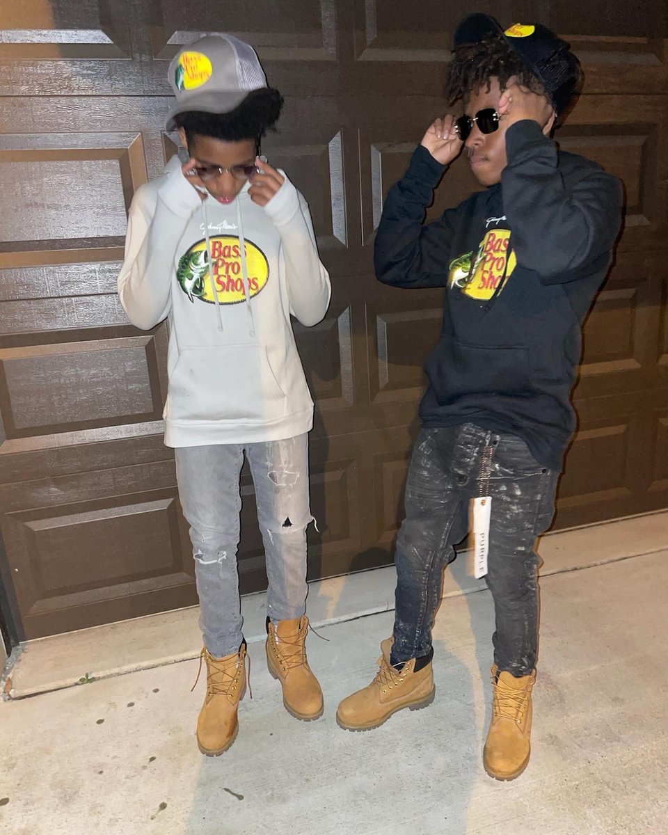 Prettyp_______'s tweet photo. Name A Better Duo Bros 4 Life #LLFATPOCKETZ #LLDAYDAY #LLLEAFY #LLLPACO #LLLMONTRAY https://t.co/PDTKr5o0Hr