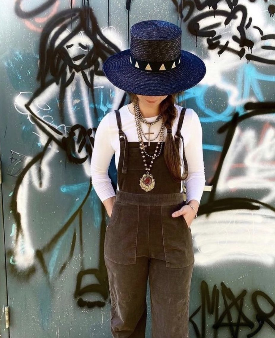 With the holidays just around the corner, it’s time to shop small! We love supporting small stores like Central Station Mojave. What’s your favorite local store for gifts?
⁠
📸: @selene_centralstation
📍: Morongo Valley, CA⁠