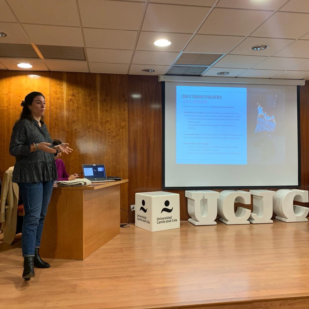 Los alumnos del Grado de #ComunicaciónAudiovisual y #NuevosMedios han recibido hoy los mejores consejos de profesionales como <a href="/alvaroesgueva/">Alvaro Esgueva</a> <a href="/jorgemelia/">Jorge Meliá</a> y Paula García. Gracias <a href="/carrerasp_ucjc/">Carreras Profesionales</a>