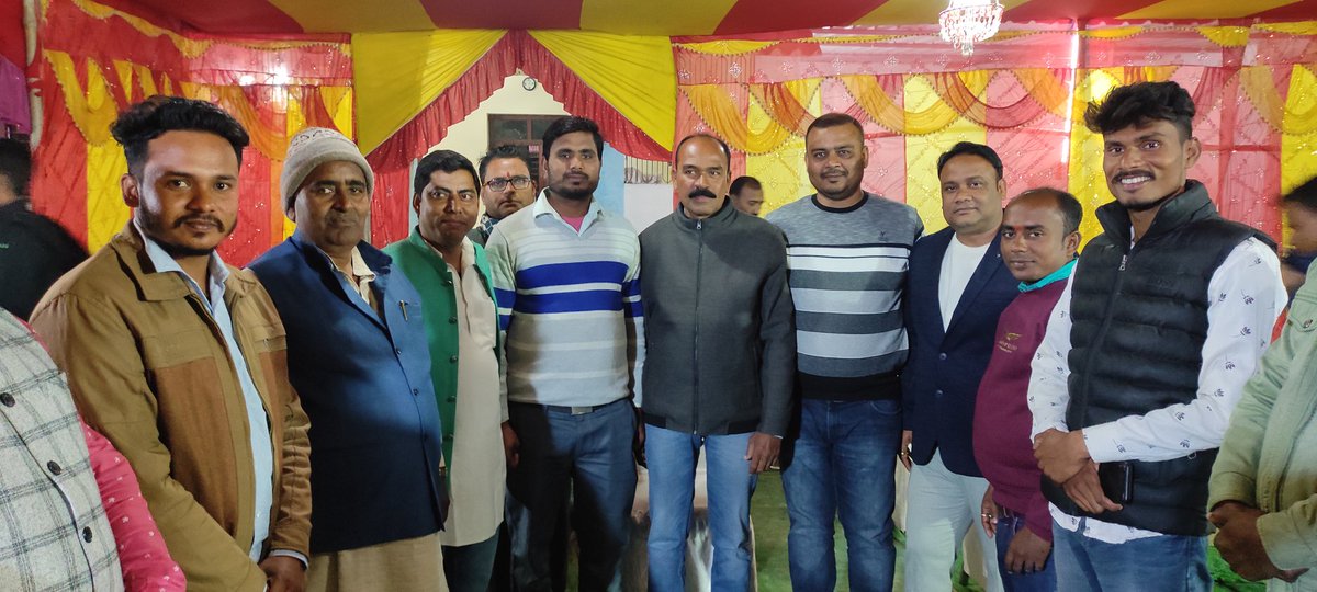 SinghRajeshbjp's tweet image. केसरिया विधानसभा के युवा मोर्चा विधानसभा 
प्रभारी #AvinashSingh जी के यहाँ उनके भतिजा के प्रितिभोज में सम्मिलित होते हुए!
@Martand4_BJP