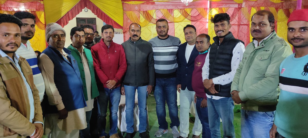 SinghRajeshbjp's tweet image. केसरिया विधानसभा के युवा मोर्चा विधानसभा 
प्रभारी #AvinashSingh जी के यहाँ उनके भतिजा के प्रितिभोज में सम्मिलित होते हुए!
@Martand4_BJP