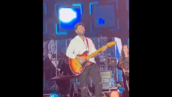 Arijit Singh sings Coke Studio's Pasoori at a live concert in Mumbai, fans are head over heels.

#ArijitSinghLive #pasoori #alisethi #cokestudio  #ArijitSingh