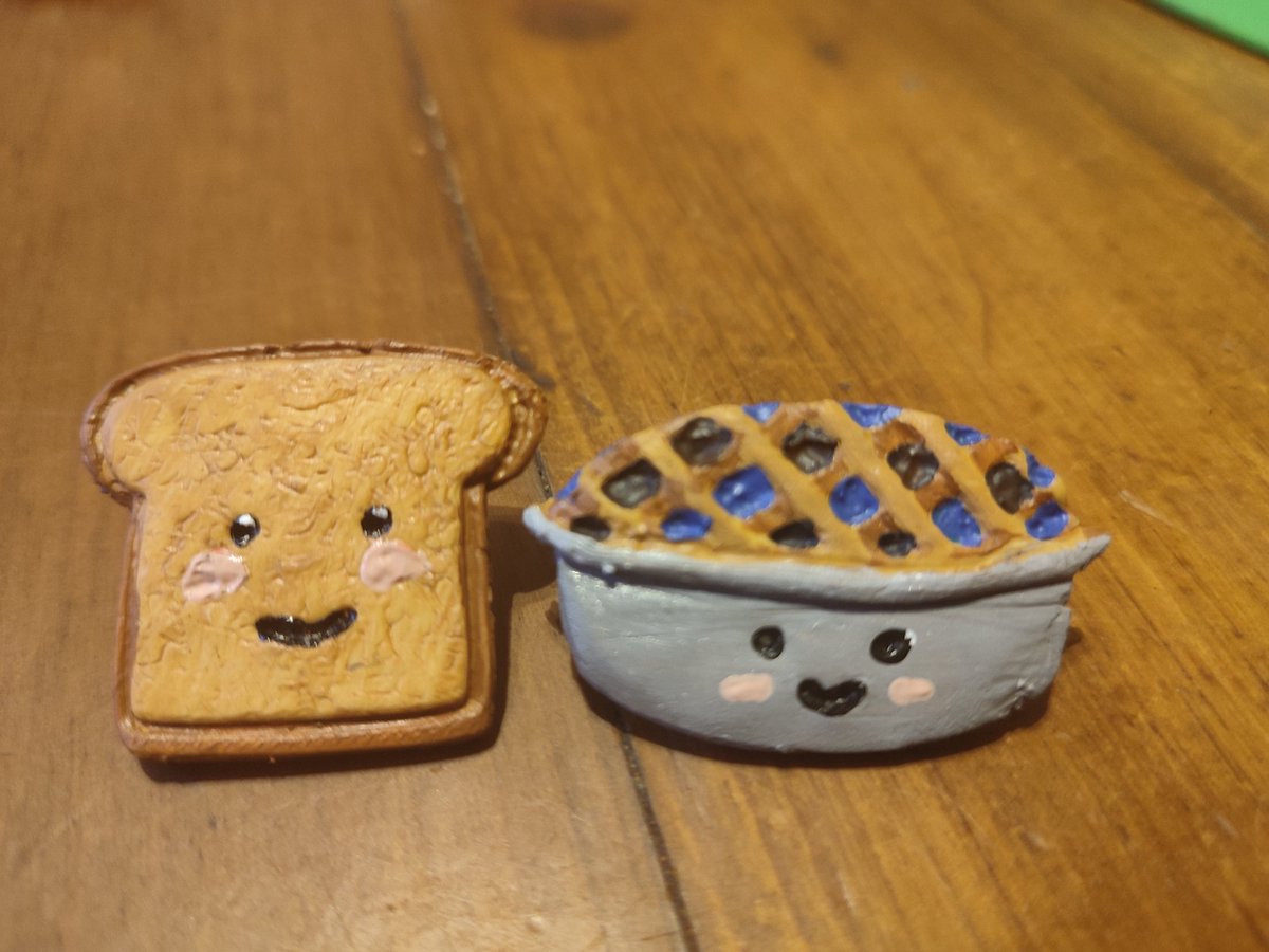 weird_pidgeon's tweet photo. Handmade pins, pie and toast (along with others)
#handmade #pins https://t.co/4DBfW8EFEv