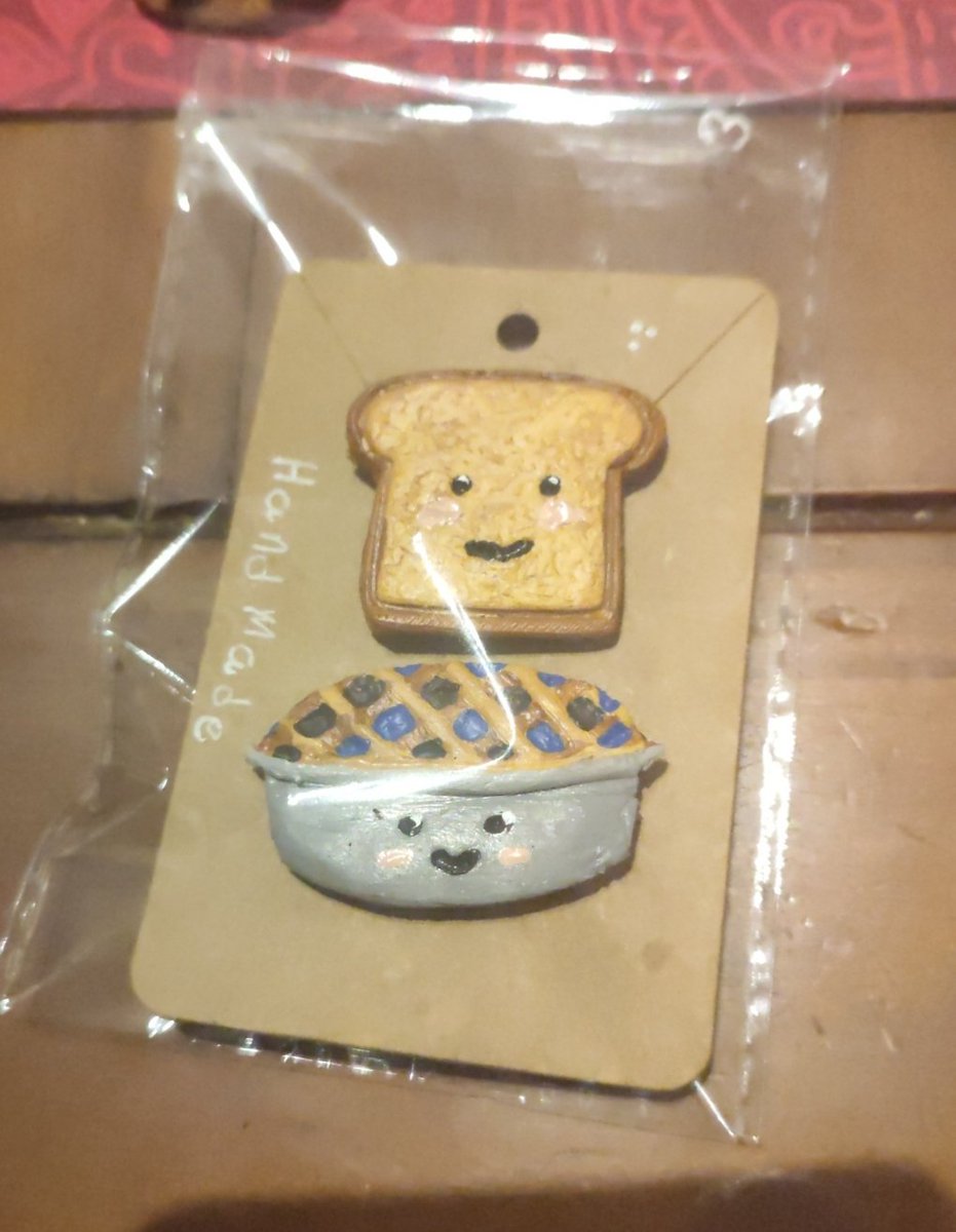 weird_pidgeon's tweet photo. Handmade pins, pie and toast (along with others)
#handmade #pins https://t.co/4DBfW8EFEv