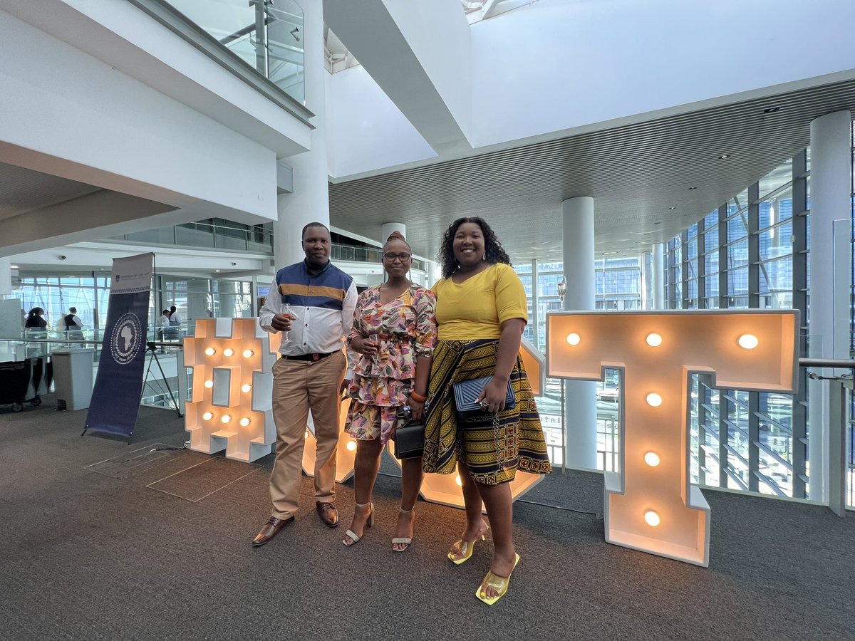 UCT_news's tweet image. Guests start to arrive for the UCT Annual Awards 2022 event.
 
Remember to follow the event proceedings on Twitter using #UCTAwards2022.