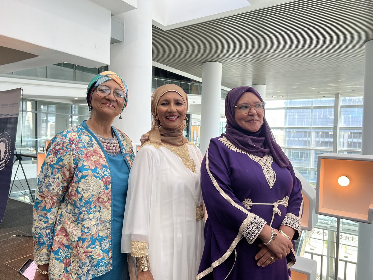 UCT_news's tweet image. Guests start to arrive for the UCT Annual Awards 2022 event.
 
Remember to follow the event proceedings on Twitter using #UCTAwards2022.