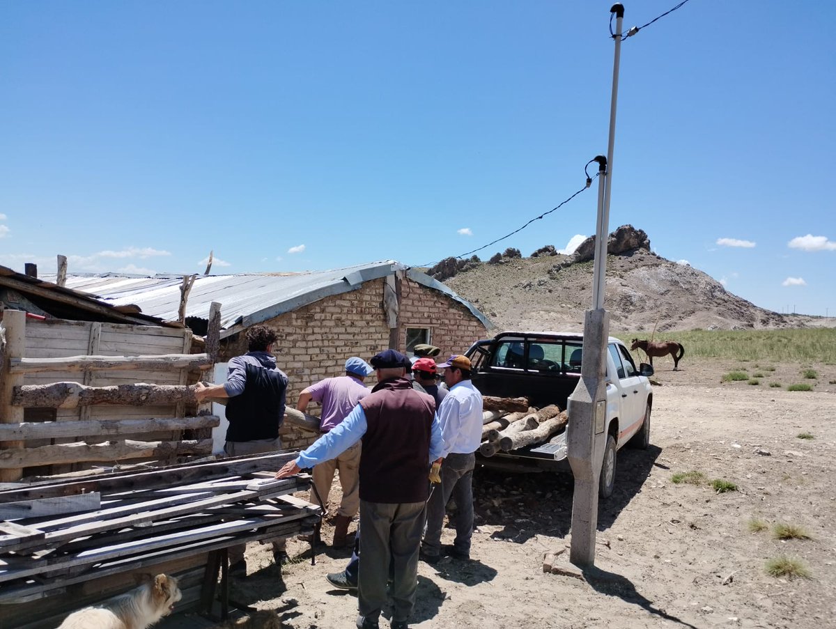 AmaliaSapag's tweet photo. Avanza la ejecución del proyecto #Prodecca con la comunidad Cheuquel.Trabajo en equipo: estado provincial- nacional-comunidades mapuches! Mas d 20mm en tinglados, corrales, fondo rotatorio, obras de agua! Y más...@JorgeLaraNqn @FLR_NQN @SG73NQN @jmfernandeza https://t.co/DiwPzZLeCm