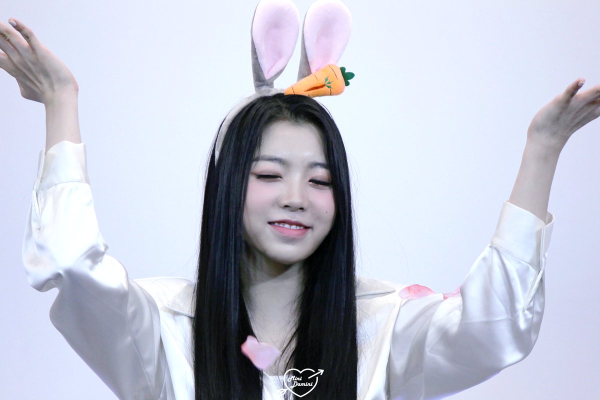 mini_Damini's tweet photo. 221118 제이제이뮤즈 대면 팬싸인회 다민
⭑・゚゚・*:༅。.。༅:*゚:*:✼✿❤️✿✼:*゚:༅。.。༅:*・゚゚・⭑
12월의 다민이는 행복한 일만 가득하기를
⭑・゚゚・*:༅。.。༅:*゚:*:✼✿❤️✿✼:*゚:༅。.。༅:*・゚゚・⭑
#QueenzEye #퀸즈아이 #queenztable #DAMIN #다민 https://t.co/yXGZvYkPaa