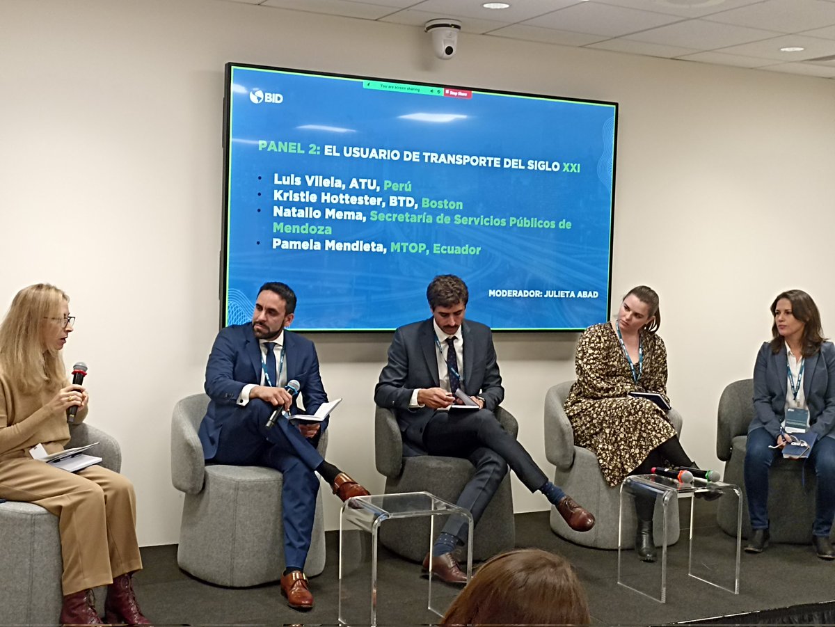 RafCapristan's tweet photo. Luis Vilela, Director de Integración y recaudo de la ATU, participando en Diálogo de Política, Inversión e Instituciones para una Movilidad Sostenible, organizado por el BID. https://t.co/7MPuyjbhN9