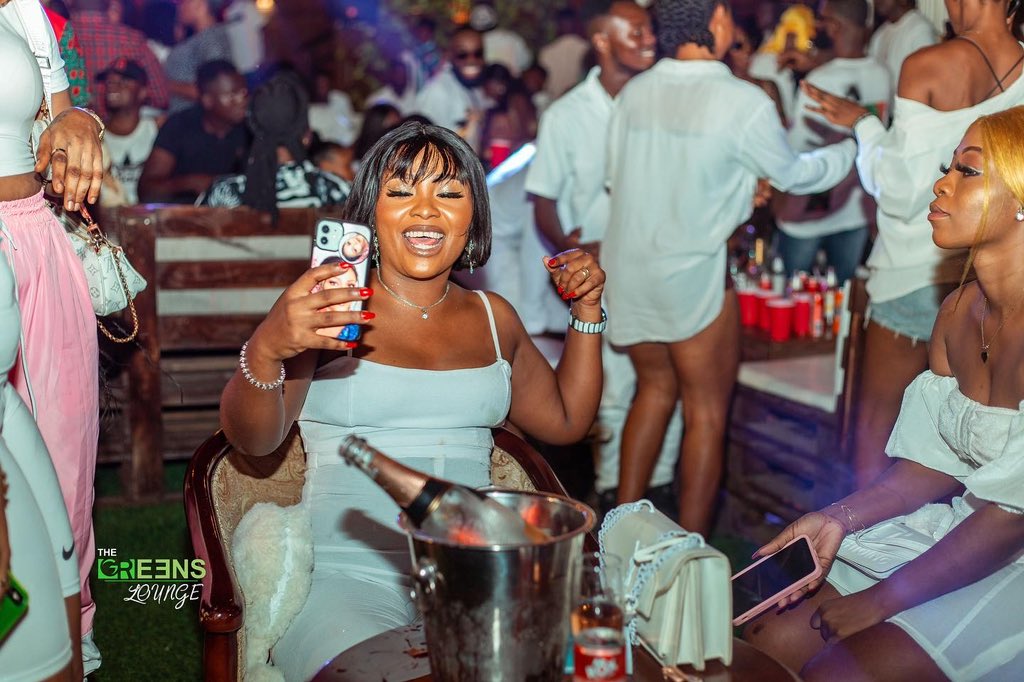 greens_Lounge's tweet photo. Green December kicks start this week 1st &amp; 2nd Dec. with ‘Hipz on heelz and Girls Night Out’ inside Greens Lounge, Tema C9. 

Can’t afford to miss out on the fun 🤩!

#Temaisgreen #xmas #nightlife https://t.co/jNcvGOfHOk