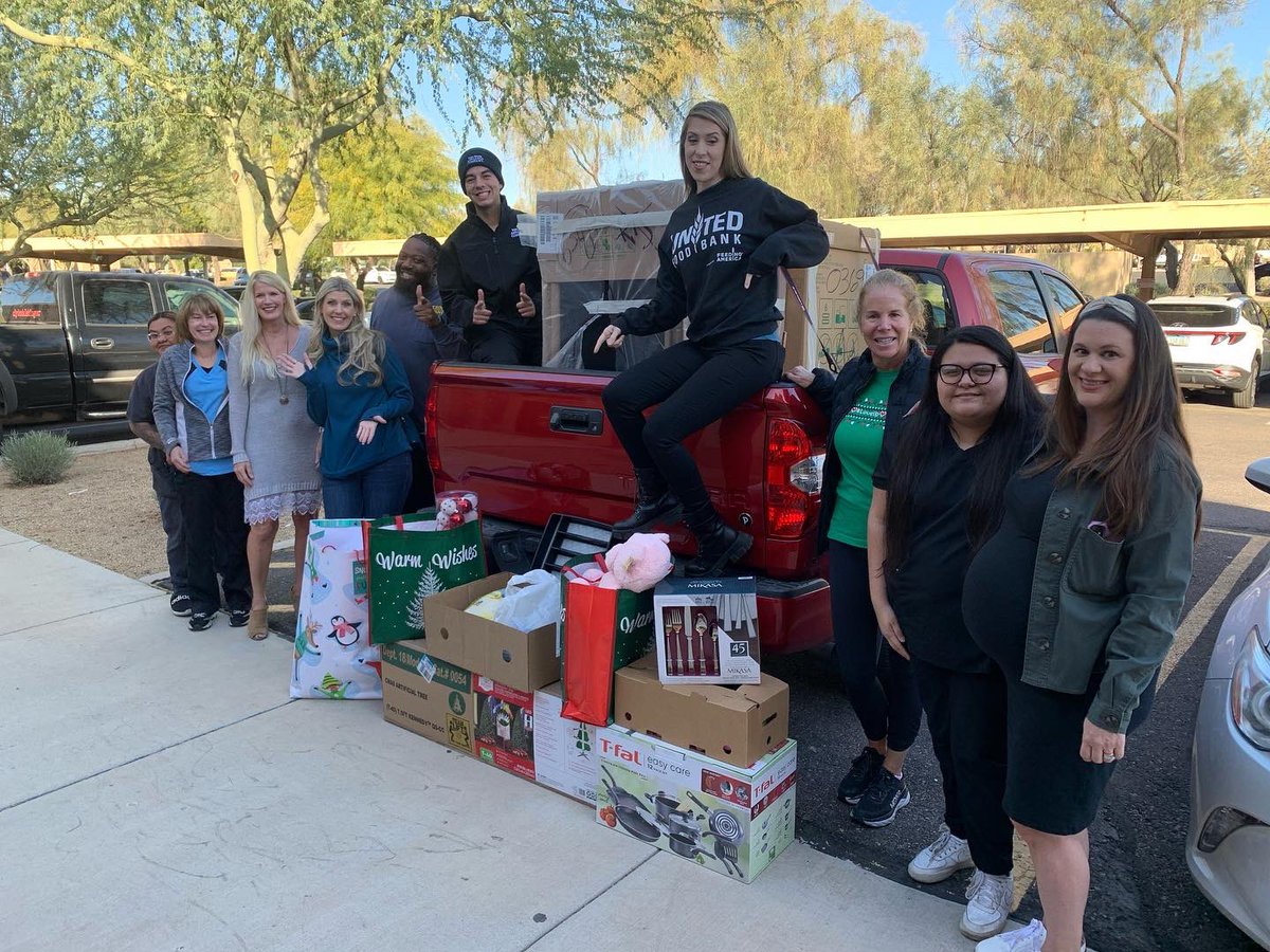 tacchris's tweet photo. Thanks Johnjay Van Es Johnjay &amp; Rich 93.7 KRQ for letting us be a part of your Christmas Wish every Year!! 😎👉🏼 https://t.co/0aKBo1Kqzn
