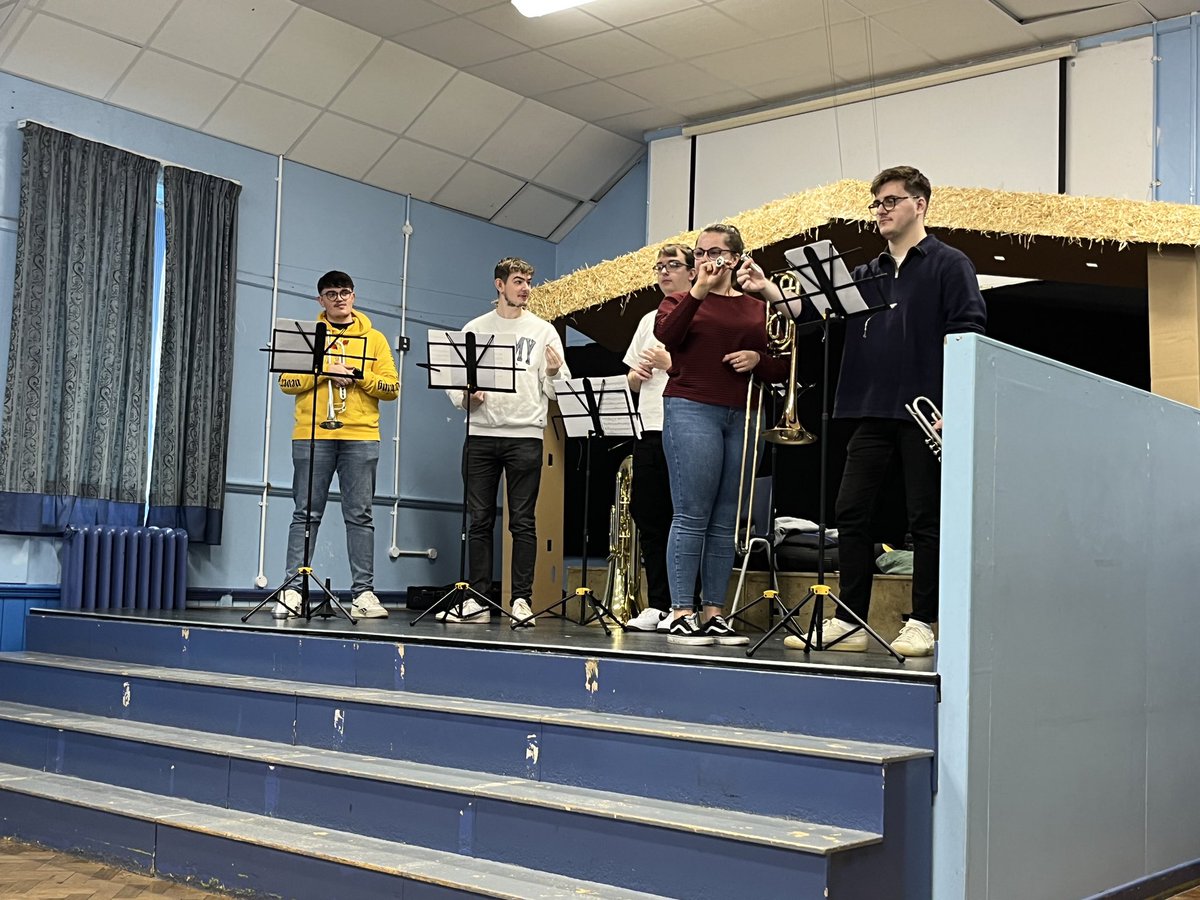 Runaway_Brass's tweet photo. We had a great time this morning bringing our workshop to a wonderland audience at @JennerPark! #RWCMDOnTheMove 🎺🎶 https://t.co/aBgmO7rlsK