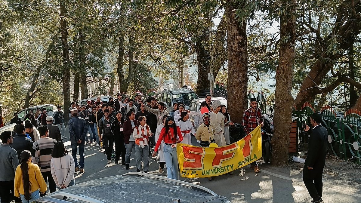 sfihpu's tweet photo. SFI ended the 24-hour token strike through street plays. And expressed concern of flaws in future #PG_results due to #ERP system.
#sfihpu https://t.co/on06m1t5ER