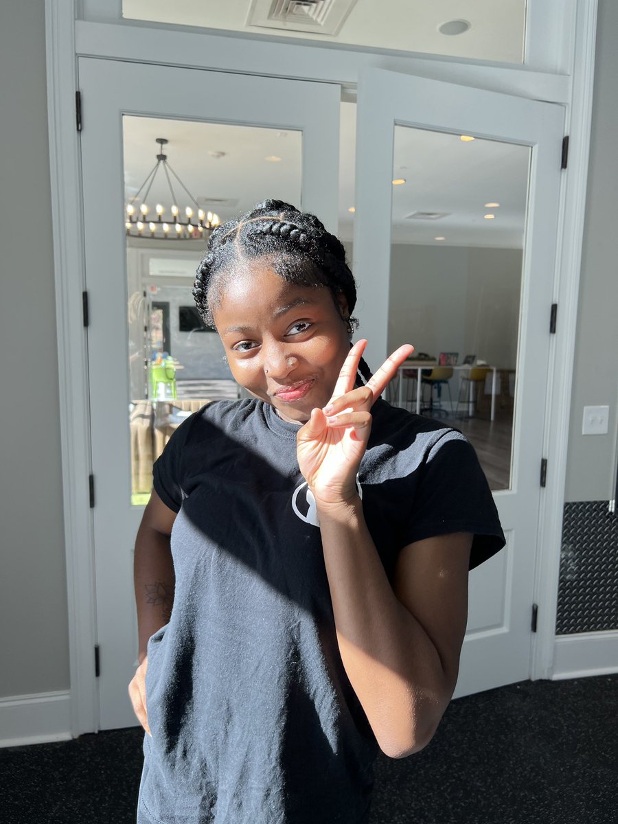 NEW CLIENT ALERT‼️

Introducing Jada who is the newest client of Coach Ari ! To book with any of our amazing fitness coaches, visit hbcustrong.business to book your sessions today!

#hbcustrong #fitness #training #strongertogether #blackowned #grind