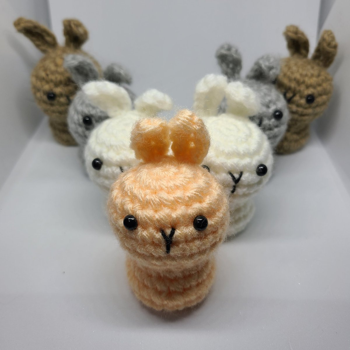 studio_FrogFrog's tweet photo. 来年のお正月飾り作りました！
たくさん色を作ってしまったので
各色の個体数は少なめなのでお気に入りに出会えたらラッキーです！🤗

12月3日は香取さまで会いましょう最終回

お正月飾りは鏡もち、だるま、うさぎと持っていきますのでお楽しみにしててください。
お待ちしてます

#お正月飾り
#干支 https://t.co/BZ7LCmmzGp