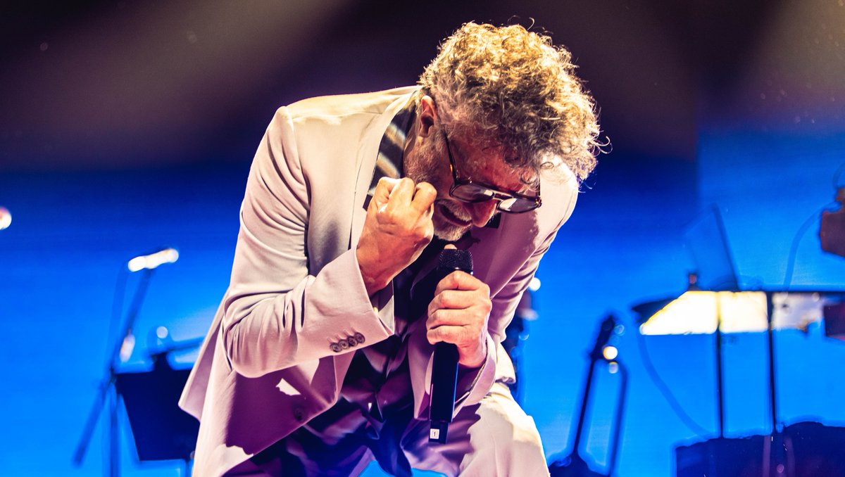 dgexperiencecom's tweet photo. Última noche del #EADDATOUR en @antelarena ¡Gracias Montevideo!💘
@FitoPaezMusica @HugoFattoruso @AnitaAlvarezde1
📸 @MMezzutt https://t.co/qVpXljuMOX