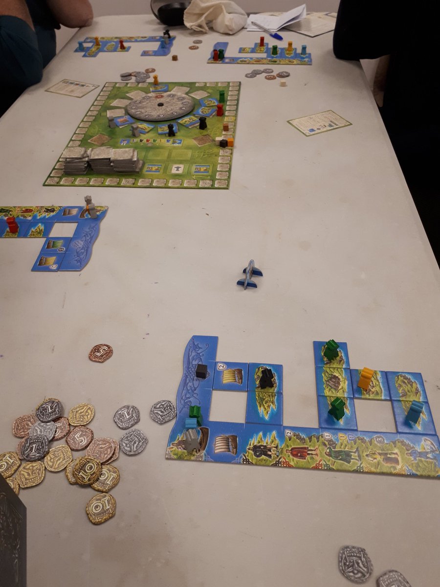 PartiesCiviles's tweet photo. 3 tables et 5 nouveaux venus hier soir ! Ils furent initiés à Agricola et Mission : Planète Rouge. On vous laisse décider qui n'a pas eu de bol au tirage ;) #boardgames https://t.co/mnKhwNFEGl