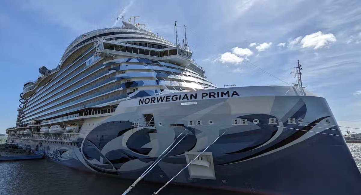 Chris Gray Faust tweet media