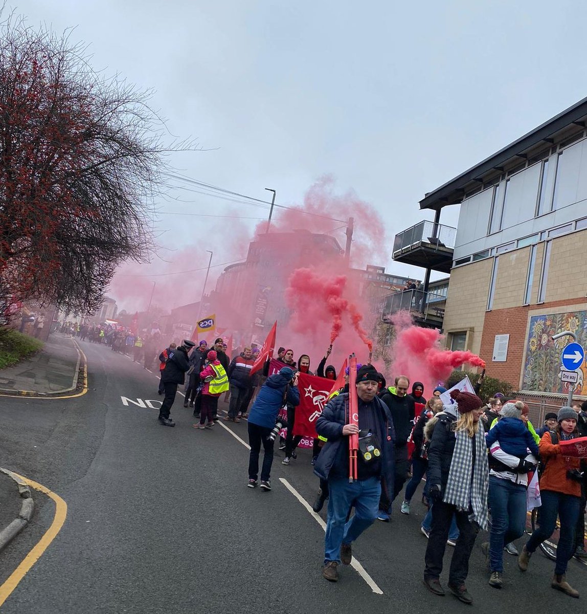 elmwarren's tweet photo. Solidarity forever! Fantastic march and rally by all the Leeds HE trade unions. #AngryLibrarians #ucuRISING https://t.co/fwMcUuRcuU