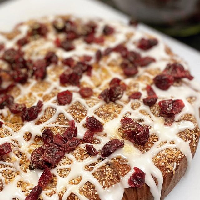 Pullins_Bakery's tweet photo. Cranberry, pineapple and toasted coconut cake in our Clevedon shop. Looks very Christmassy and tastes like the summer!
#pullinsbakery #clevedon #independentclevedon #bs21 #festivecakes https://t.co/moHeRaqdIc