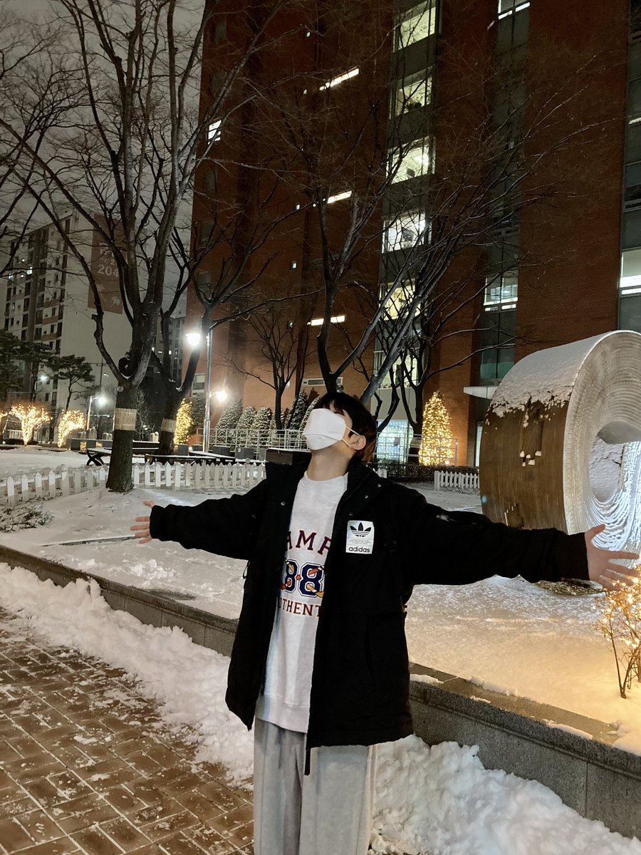 swxxtkiri's tweet photo. 겨울이 온다.. 
그계절이온다.. ⛄️🤍🤍🤍🤍 https://t.co/EF5FvrNglk