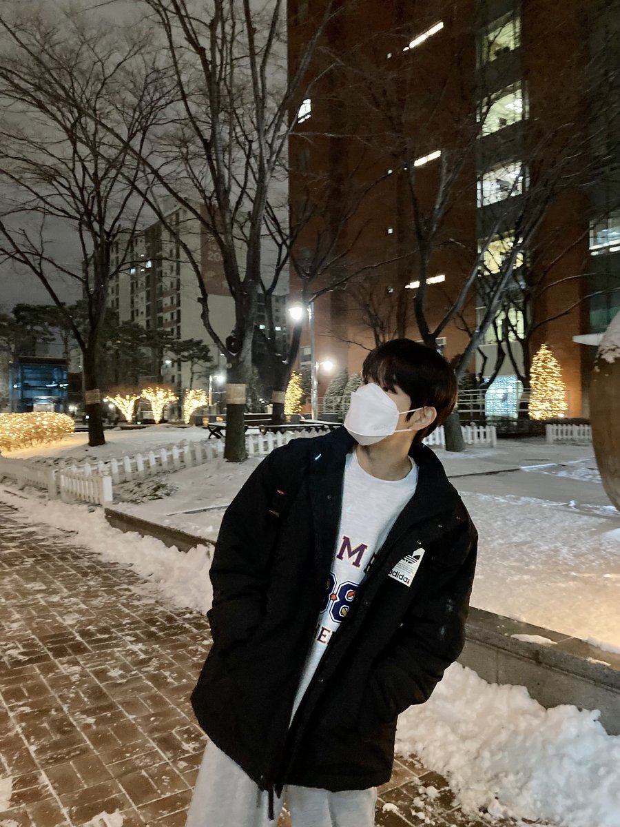 swxxtkiri's tweet photo. 겨울이 온다.. 
그계절이온다.. ⛄️🤍🤍🤍🤍 https://t.co/EF5FvrNglk